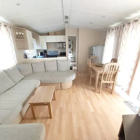 Holiday home Ensoleille A Avec Piscine Partageea