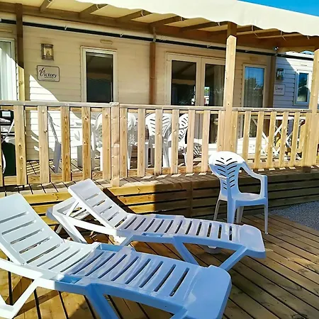 Ensoleille A Avec Piscine Partageea
