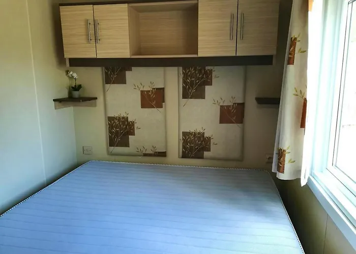 Ensoleillé à Avec Piscine Partagéea *